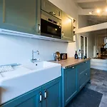 Mellow Keyweek Town House