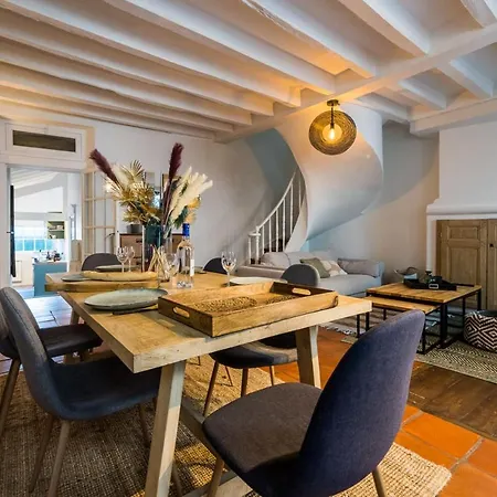 Mellow Keyweek Town House